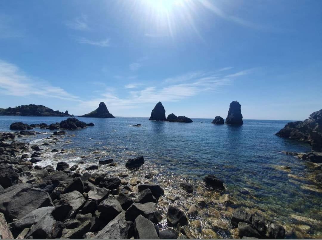 Casa Vacanze Aci Trezza In Front Of The Sea Aci Castello Exterior foto